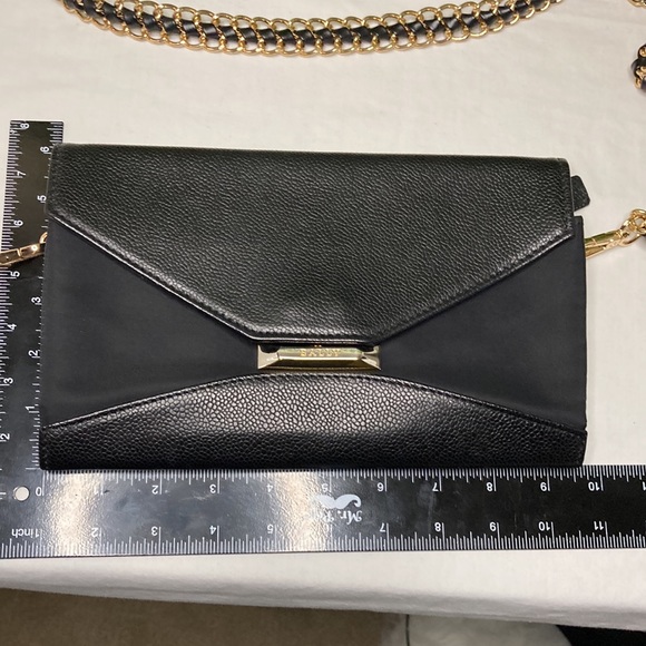 ❤️ Bally Push Lock Clutch With Chain ❤️ - Picture 3 of 17